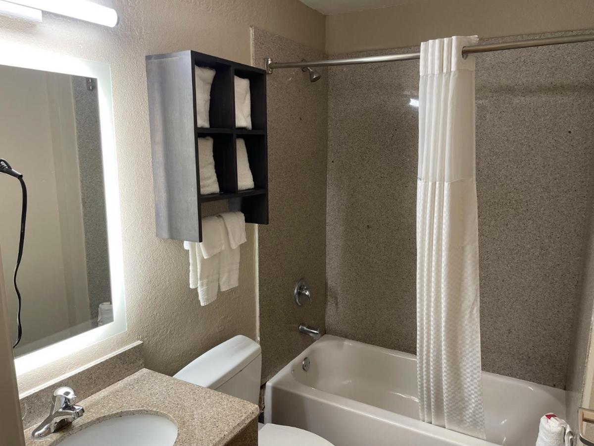 Hotel Super 8 By Wyndham San Antonio Downtown Ne Esterno foto