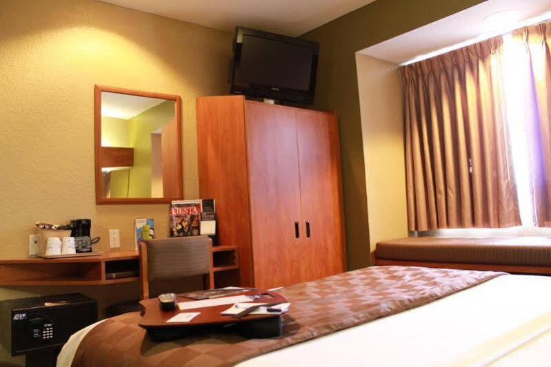 Hotel Super 8 By Wyndham San Antonio Downtown Ne Esterno foto